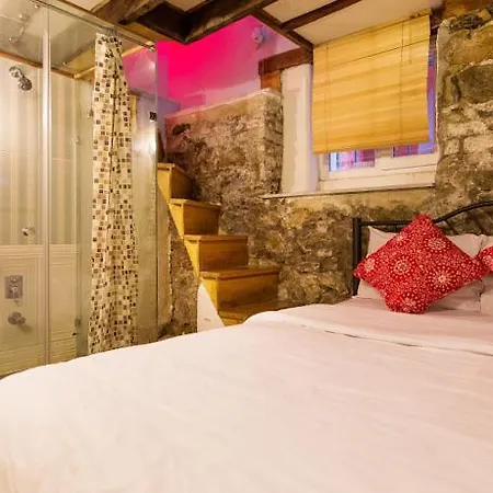 Aretias Antique House